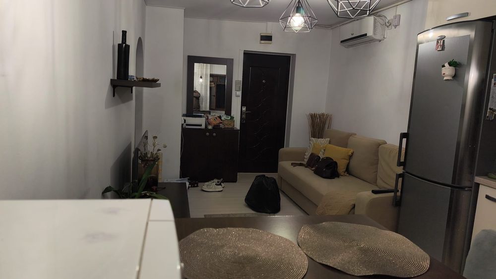 Vând apartament cu două dormitoare decomandate