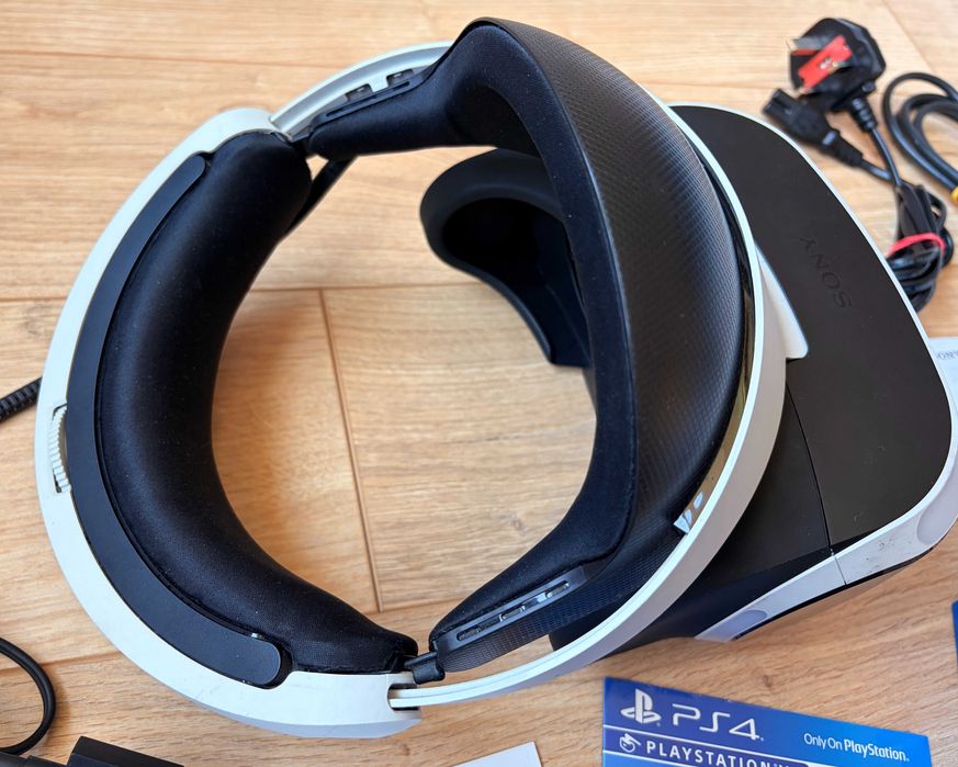 PS 4 VR комплект + камера + 2 Move контролера + игра PlayStation