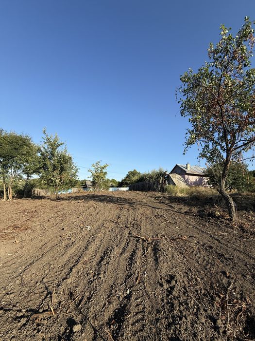 Pers fizica vand TEREN 1900mp in Comarna, dupa Tomesti, 17km de iasi, curent si asfalt