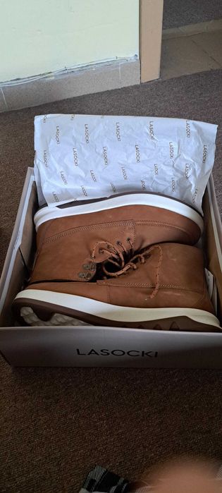 Продавам нови обувки !!