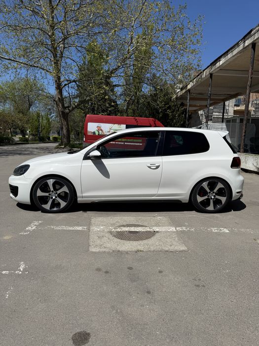 VOLKSWAGEN Golf 2010 — imagine 3