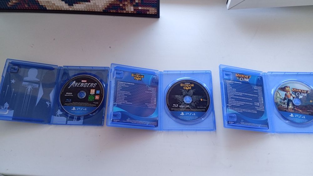 Продаю диски для PS4 и подставку к ним