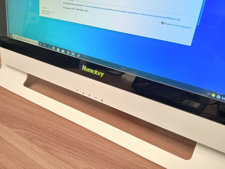 Белый моноблок Huntkey 21.5"