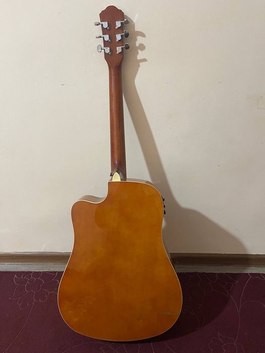 Akustik gitara 41 srochna sotiladi