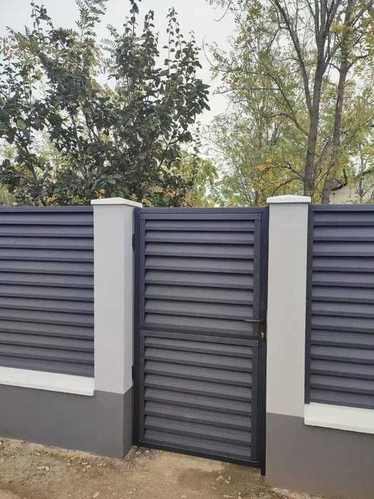 Construim garduri si porti din sipca metalica, panouri stil jaluzele,