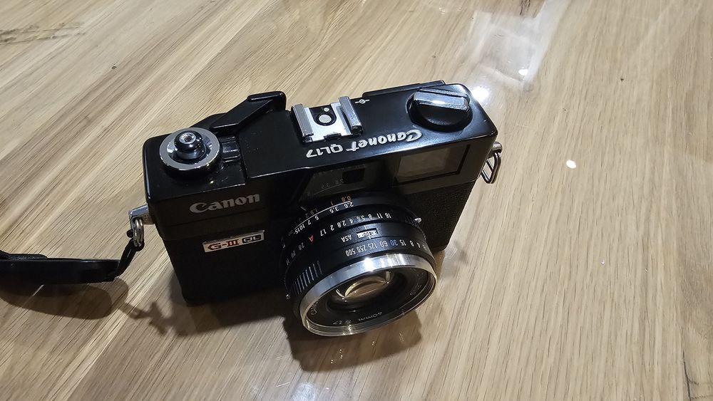 Cameră Canon Canonet QL17 GIII G3 pe film, în stare excelentă, neagră.