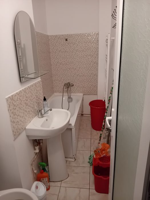 Inchiriez garsoniera