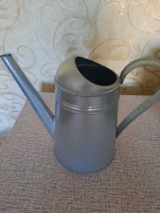 Продам кашпо интерьерные и лейку