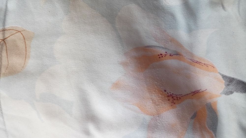 простыни навалочки пододеяльники  посуда