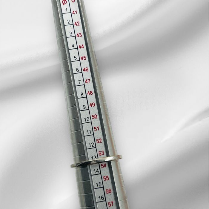 Златен годежен пръстен с диамант