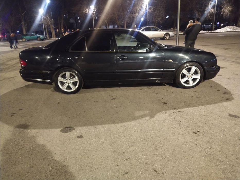 Продаем мерс 280 газ бензин. Торг будет