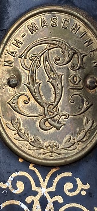 Швейная машинка Зингер