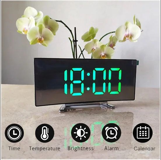 Цифров часовник с термометър, аларма и големи светещи цифри