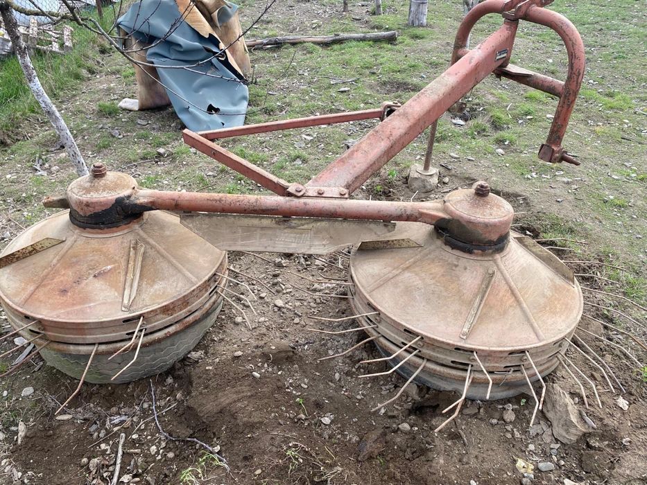 Grebla adunat fan , iarba ,masina strans fan