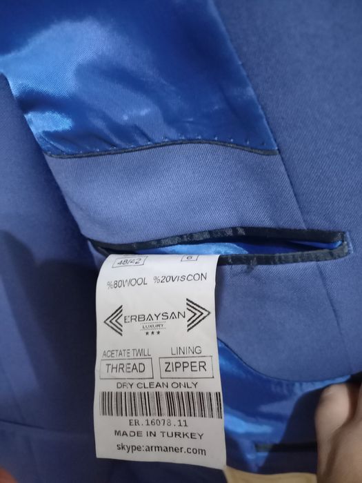 Продам костюмы 2 шт.