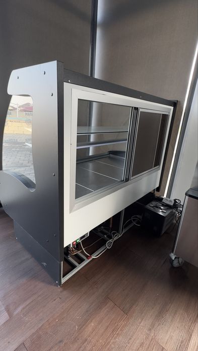 Холодильник витринный, для напитков