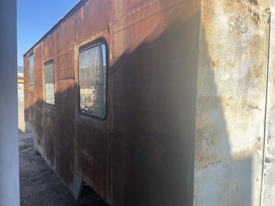 Продам жилой вагончик на колесаах