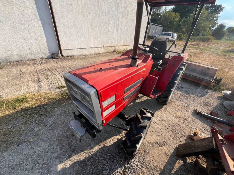 Продавам Трактор Shibaura D215F