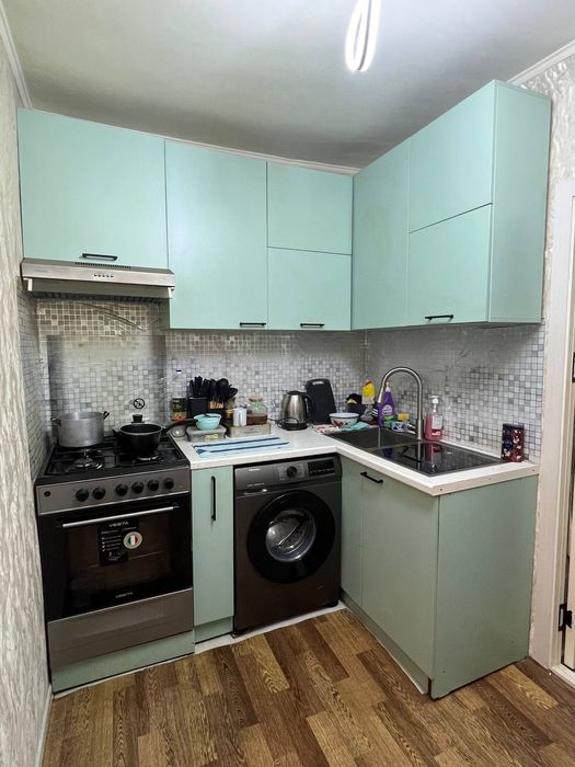 Продам кухню с плитой стиралкой раковина с посудомойкой комплект