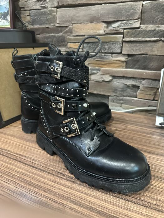 Дамски маратонки и боти