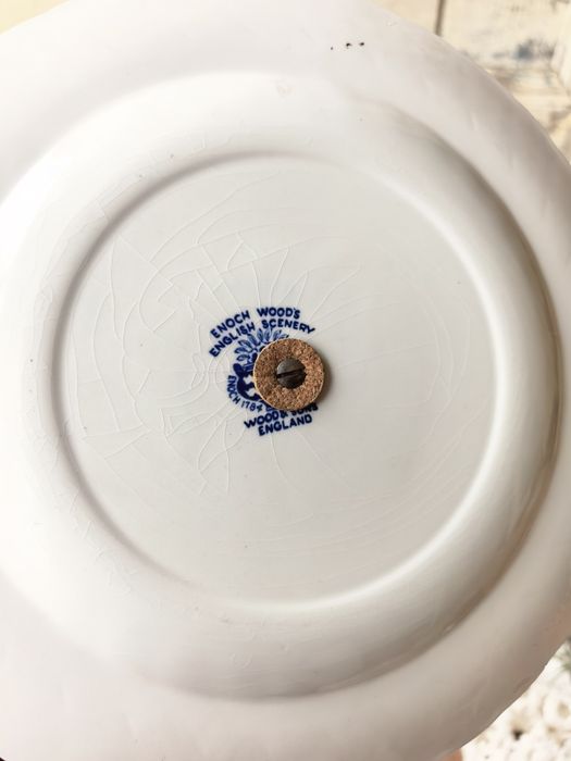 Английски порцеланов поднос на три нива 
​Описание:
П