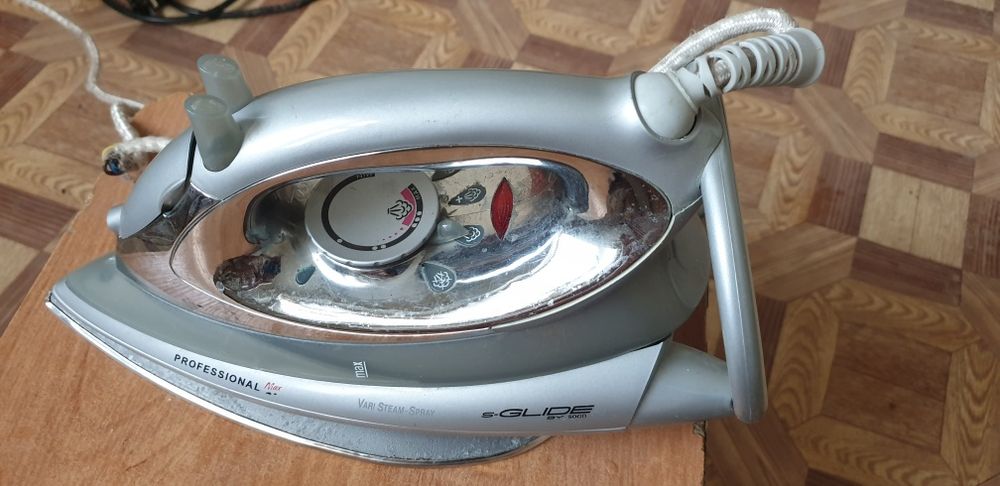 Продам утюги  б/у