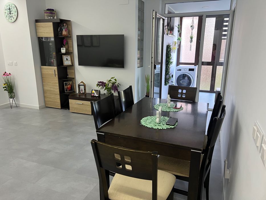 Închiriez apartament