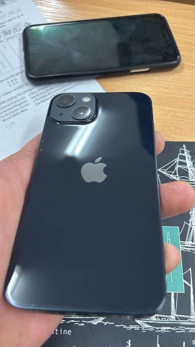 Продам айфон 13