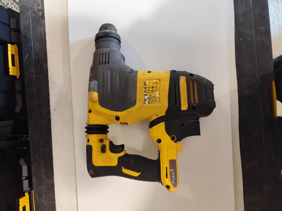 Коледна цена перфоратор къртач Девалт DeWALT DCH323 54V