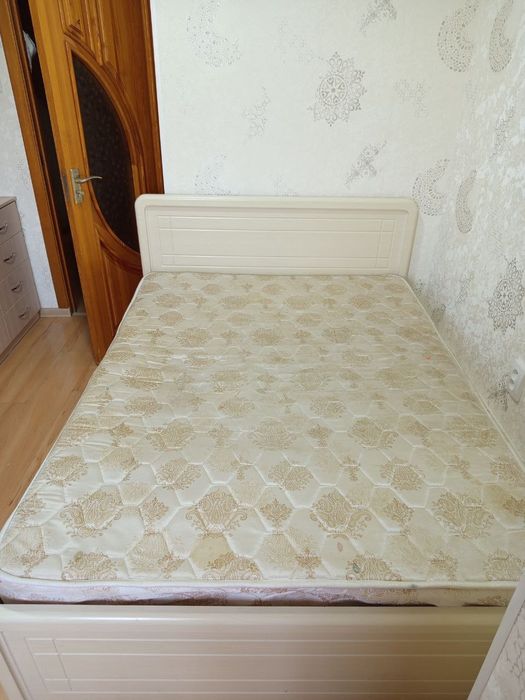 Кровать б/у, 800.000 сум.
180×140
Учтепа 11 квартал.
Самовывоз.