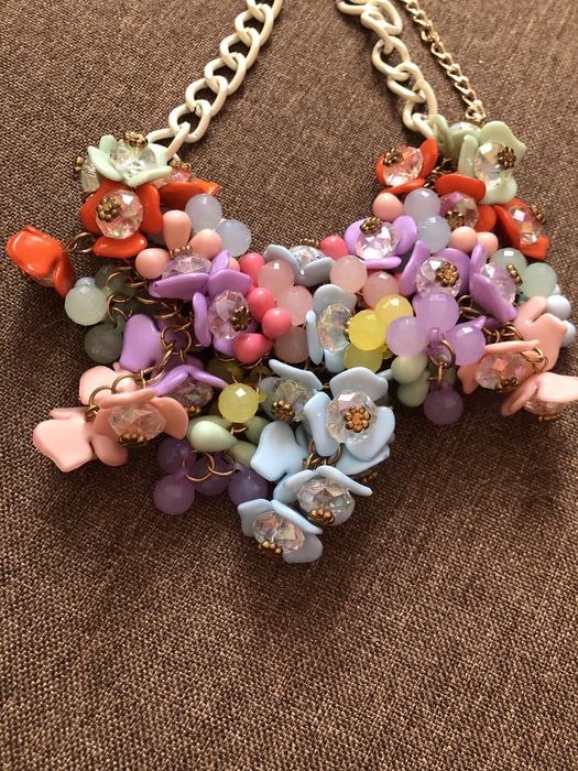 Ефектно дамско колие