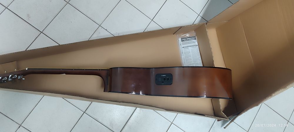 Gitara 2022 yilgi yangi holda olingan hali ishlatilmagan.