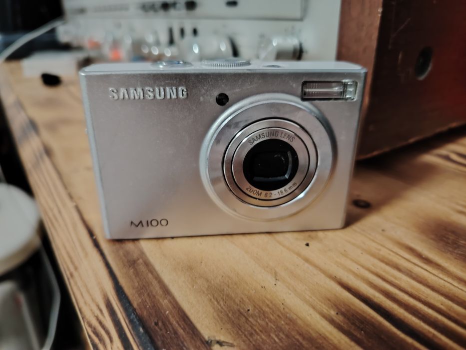 Aparat foto Samsung M100