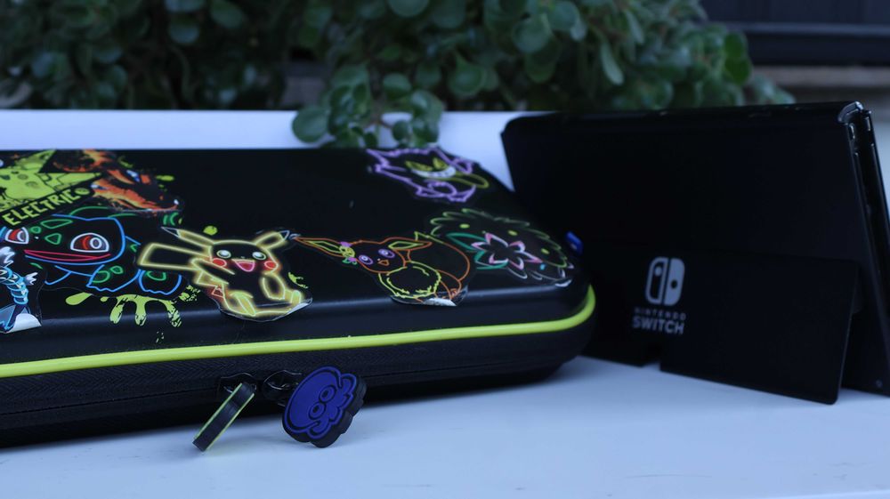 Nintendo Switch OLED – пълен комплект + 2 чифта оригинални Joy-Con + NYXI Hyperion Pro