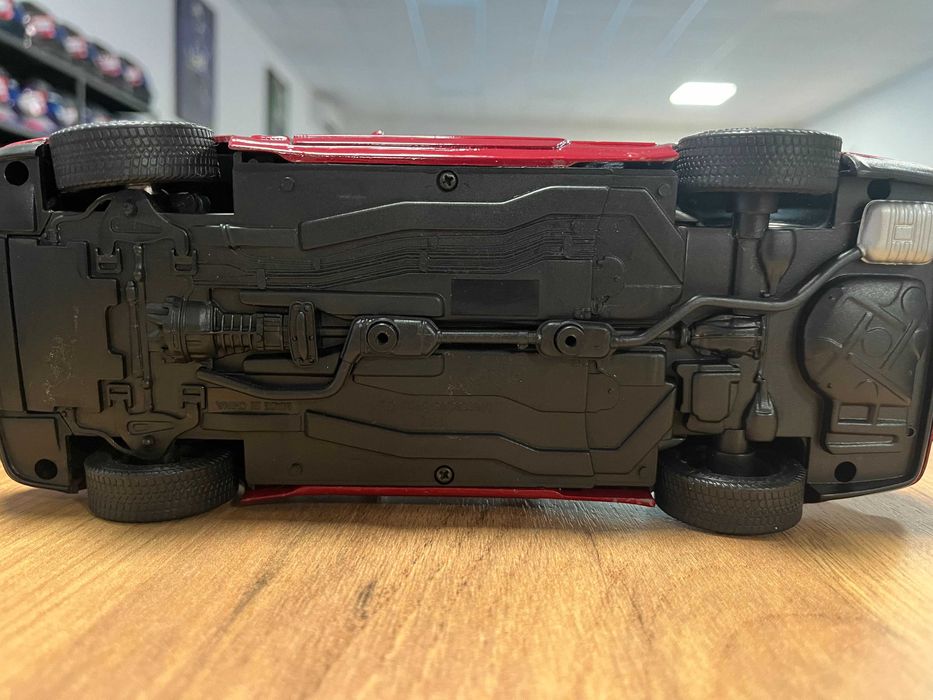 Метална колекционерска количка модел  BBURAGO Mercedez-Benz CLK  1:18