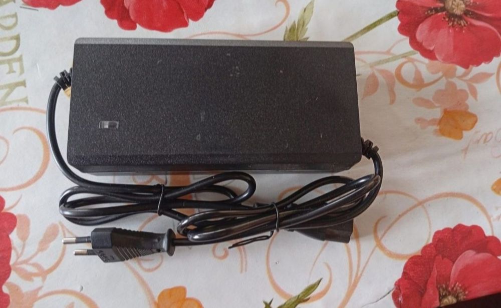 Vând incarcator scuter electric city coco