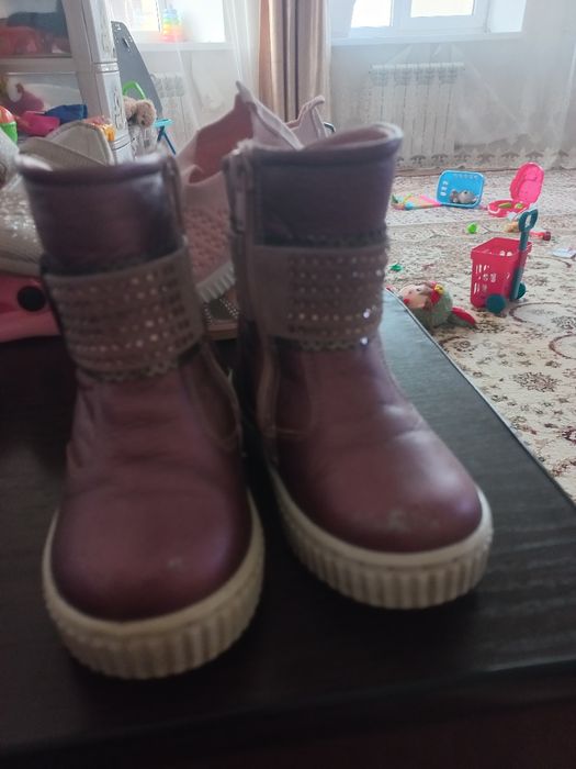 Продам обувь на девочку !