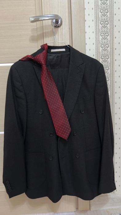 Костюм двойка: брюки и пиджак