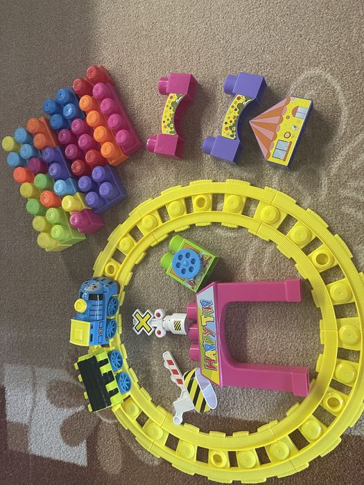 Кола за бутане/ каране, пързалка, играчки лот, писта с колички