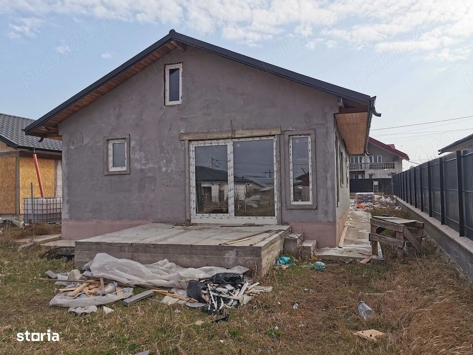 Vand casa la gri Popricani
