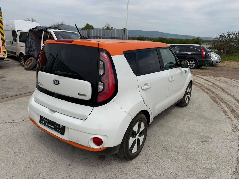 Kia Soul EV 2019 109 конски сили (81.4 kW).