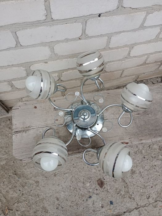 Продаются люстры