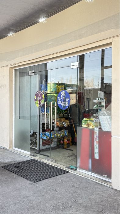 Tayyor kalyoniy oyna eshik