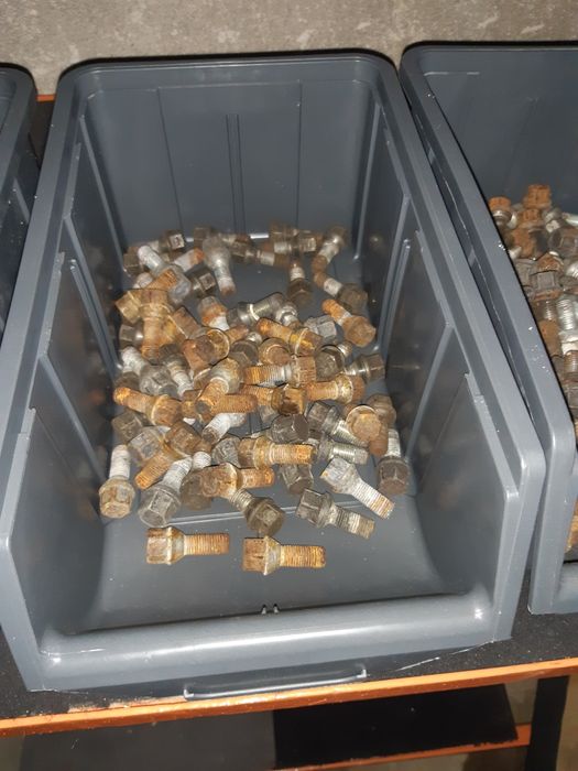 Болтове, куки за теглене, ключ Мерцедес