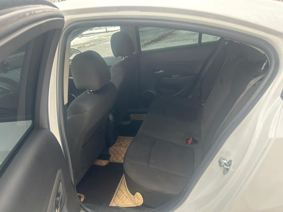 Машина Chevrolet Cruze