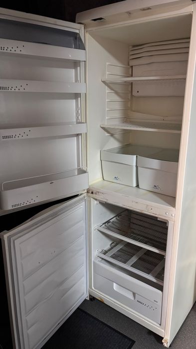 Холодильник в поддержаном состоянии