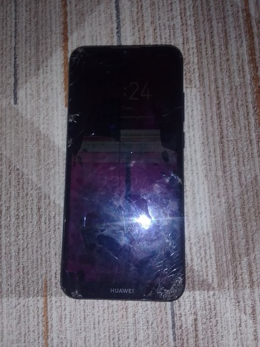 Продам huavei с разбитым экраном