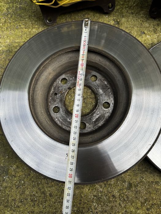 Предни дискове и спирачни апарати от ауди б8.5