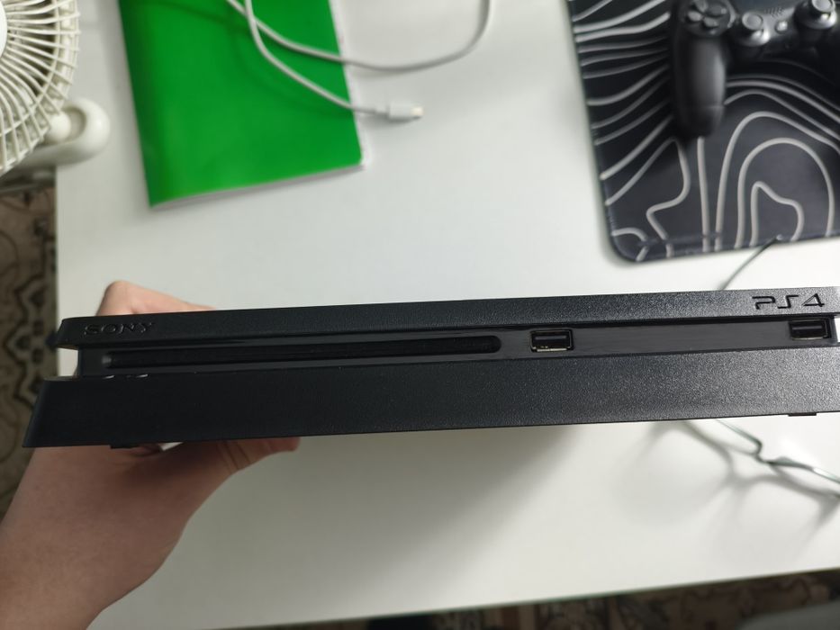 Playstation 4 slim