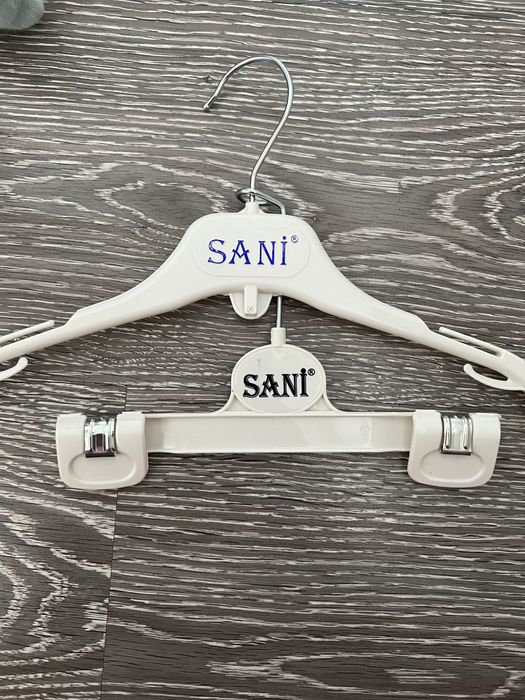 Продам костюм для девочки